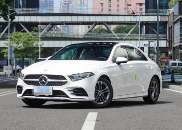Voiture 4 portes 5 places Mercedes-Benz A modifiée A200 L Sport Sedan Fashion Version