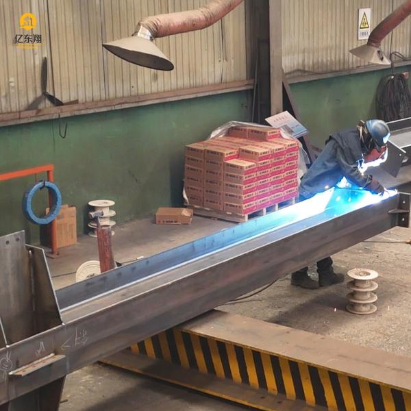 Modern Steel Structure Building with Bolt Connection and Roller Shut Door