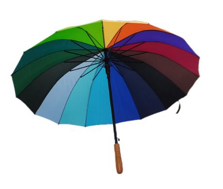 Um guarda-chuva de mão de madeira de eixo metálico com impressão de transferência de calor