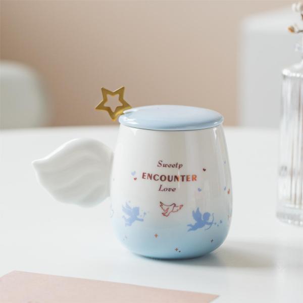 Coupe de couple romantique de Cupidon Gradient Ceramique Cartoon tasse avec cuillère à couvercle pour les hommes et les femmes tasse de thé à fleurs