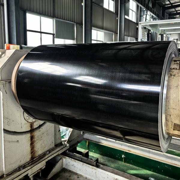 0.6 mm Épaisseur Polyester Couleur enduite en feuille d'aluminium pour la fabrication de panneaux de toiture