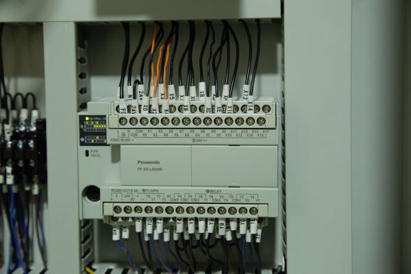 Máquina de corte de acrílico de precisão 120mm Serrador 11kw Motor de serra de cabeça