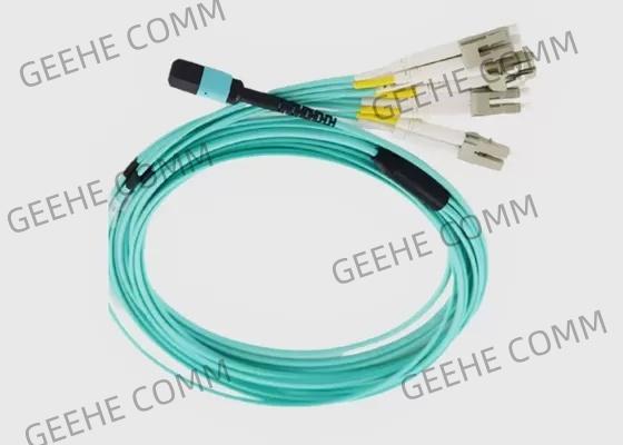 8 fibre OM3 Aqua Female au mâle MPO au câble duplex d'évasion de fibre de 4x LC