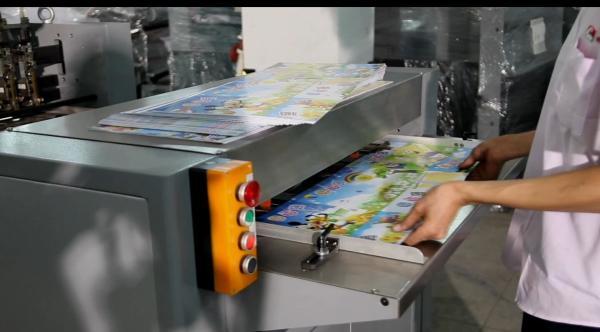 High Efficiency Notebook Folding Stitching Machine 1960kg Weight 1 Year Warranty