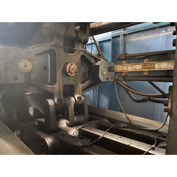 Used 568 Ton Servo Motor Injection Molding Machine UWA TWX5680A Thin Wall