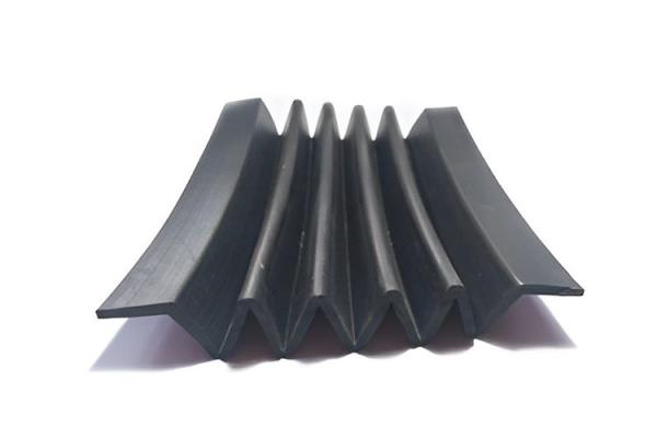 Waterproof Expansion Joint Strips EPDM Chemicals Resistant For Bridges And Road Pavement