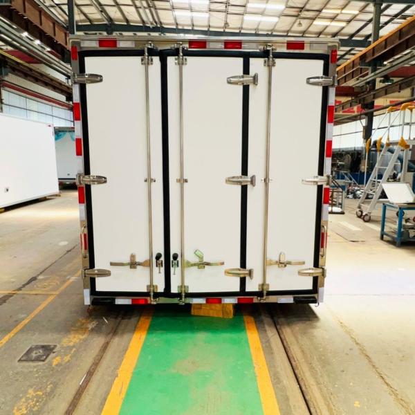 7865X2600X2660 Refrigerated Truck Box Large Space
