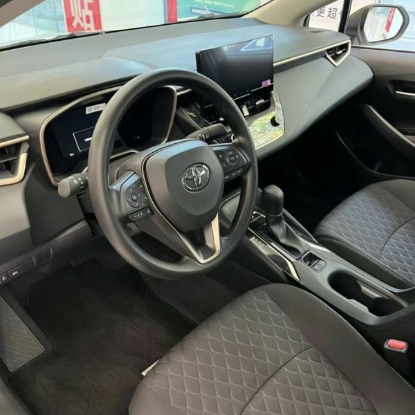 Toyota Asiatic Lion 2.0 Elite Edition Передний диск Задний диск Сенсорный экран Седан Бензиновый автомобиль