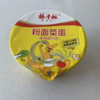 Sopa dourada saborosa sabor de carne bovina Vermicelli instantâneo de macarrão Copo com vegetais