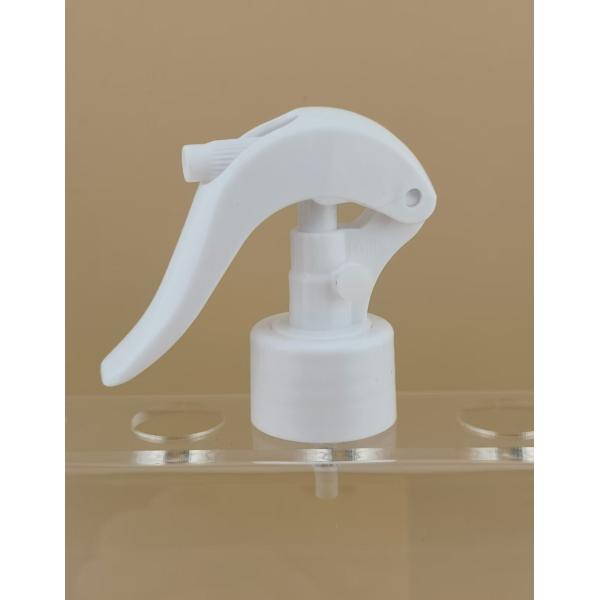 L'équipement de pulvérisation est fabriqué à partir d'un éclaboussureur en plastique blanc pour coiffure K602-2 certifié ISO9001/ISO14001