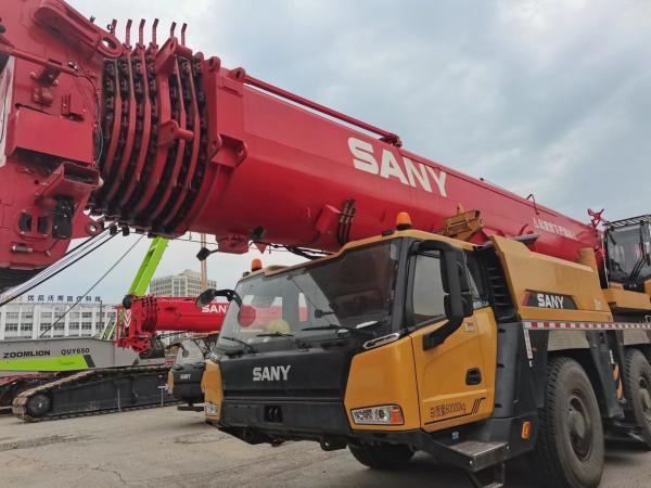 300 tonnes S Toute grue montée sur camion 2022 SAC3000C8 Grue à cinq bras Jib en bon état