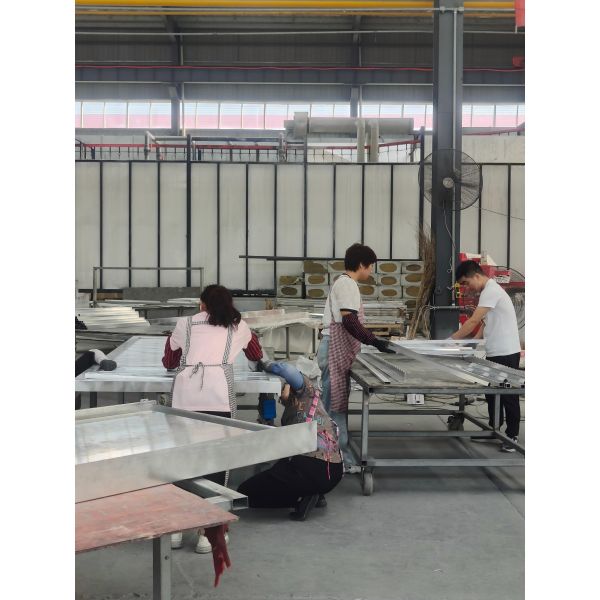 Wooden Grain Type Conventional Panel Aluminium Veneer Facade Outside Wall Cladding Fluorocarbon Coated Durability Humid Resistance Flat Surface