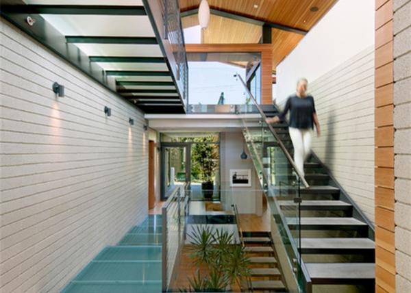 Prima Prefabricated Modern Straight Staircase Single Beam Tempered Glass Railing