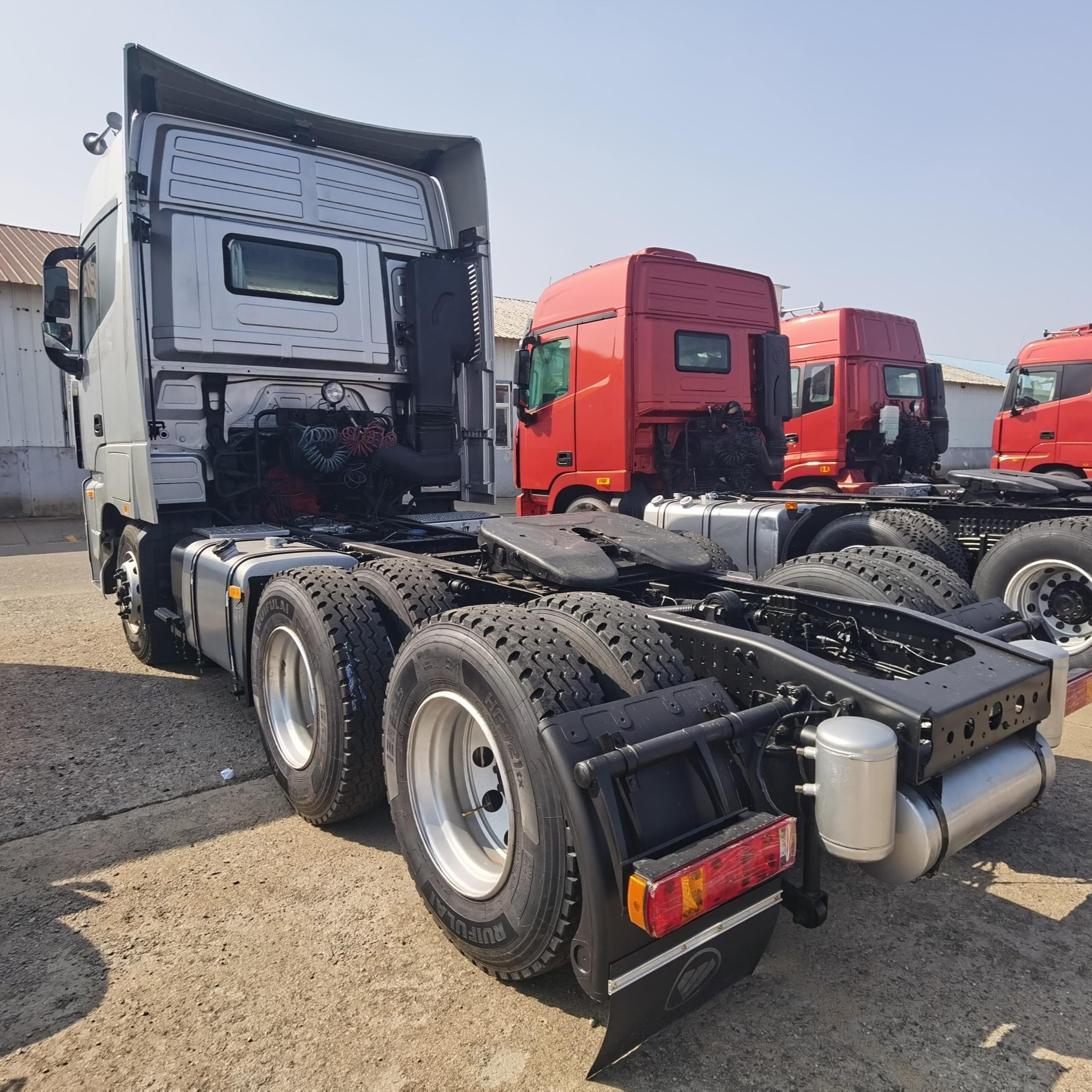Used 6×4 460HP Foton EST Tractor Head - Second Hand Heavy Haul Truck Tractor - High horsepower used container tractor truck