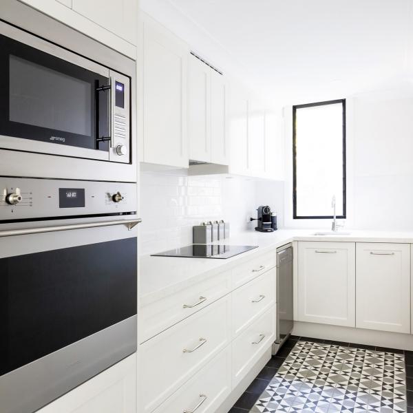 Modular Lacquer Kitchen Furniture Set White Shaker Door With Island Silver Handle