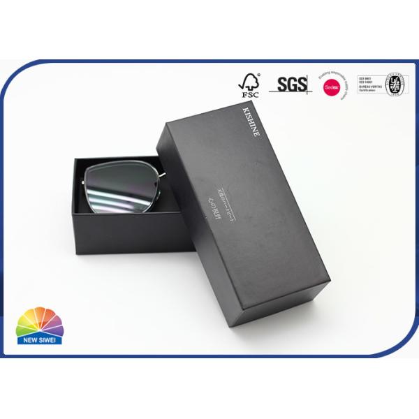 注文の浮彫りになるロゴの二つの部分から成った黒い紙箱のパックのサングラス