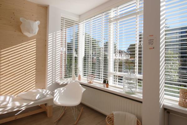 Deluxe Configuration Drilling Hardware Living Room Electric Horizontal Blinds