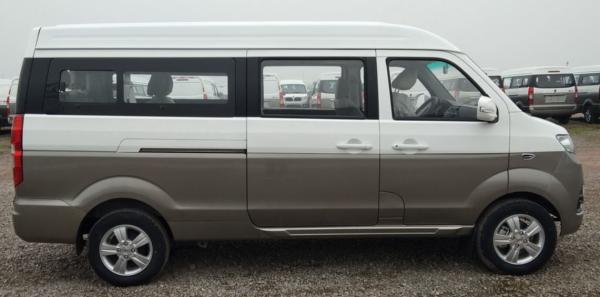 Passenger Van Cargo Vehicles X30L With 7 Seats Max Cargo Space Over 4.3 m³