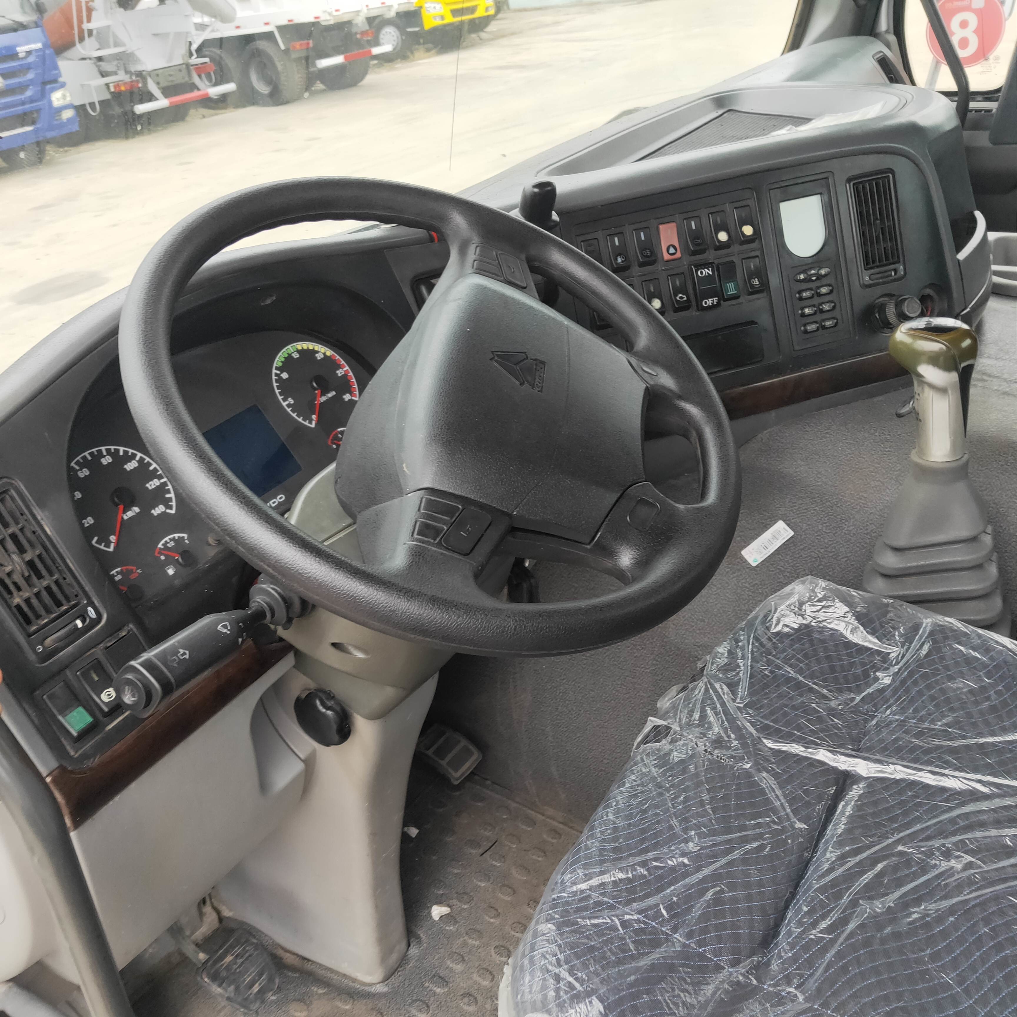 Construction Used Tractor Trailer Tipper Sinotruk Howo 371 8x4 For Logistics