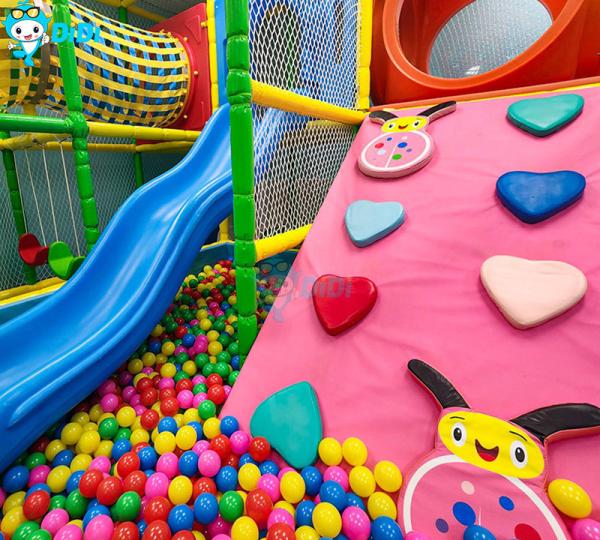 180m2 terrain de jeu de trampoline intérieur sur mesure inoffensif pour l'exercice et la détente