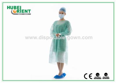 Vestidos não tecidos descartáveis macios do isolamento do uso médico com os punhos feitos malha para o ambiente médico