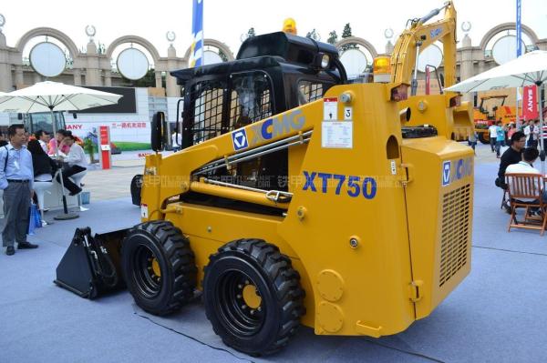 ISO CCC Compact Wheel Loader XT750 Skid Steer Loader, Bucket 0.55m3 , Load Weight 870kg