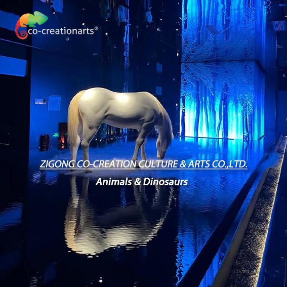 Escultura realista de cavalo animatônico com movimento realista para exposições ao ar livre