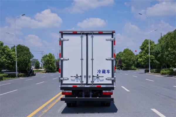 Small Dongfeng Refrigerator Truck Container Type 2 Ton 3ton Refrigerated Truck for Sale
