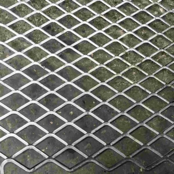 Heavy Duty Low Carbon Steel Metal Walkway Mesh 2-8mm Expanded Galvanized Steel Mesh