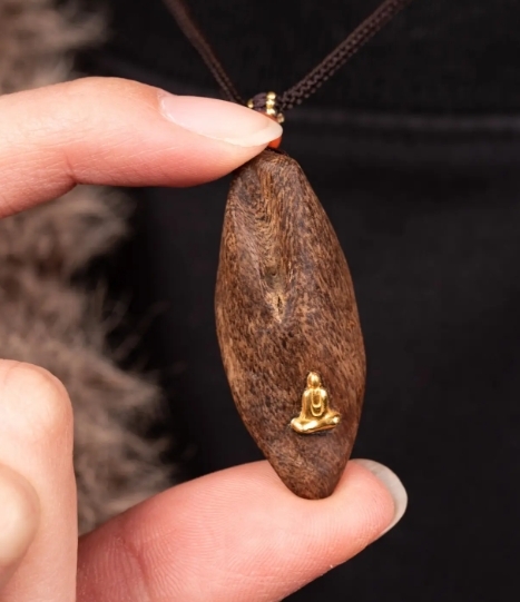 Carved Agarwood Pendant Buddha Necklace for Special Day Gift