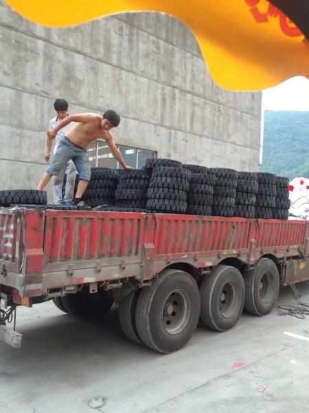 solid tire 28x9 15 forklif tires forklift tyre press machin  Forklife tyre 600-9 750-15 750-16 750-20 all sizes white so