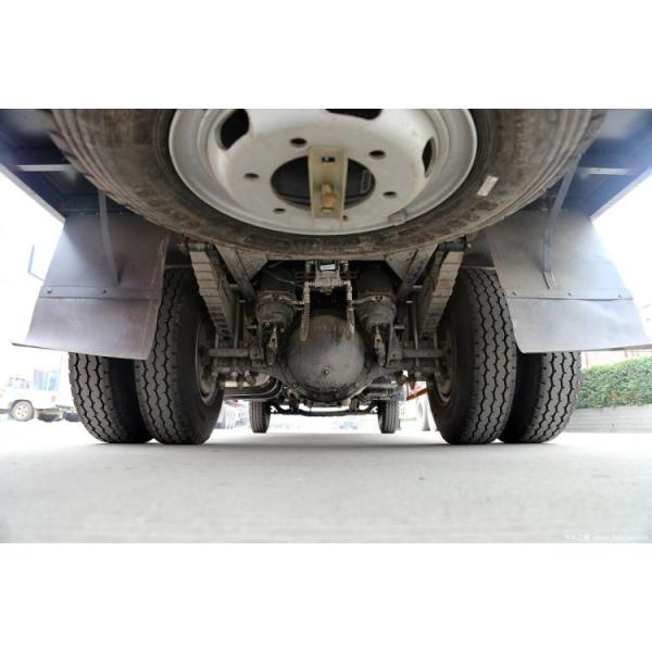 Sinotruk HOWO Commander 220HP 6.75m Van Cargo Truck with 300-400L Fuel Tank Capacity