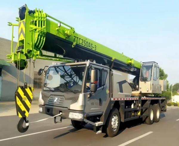 Zoomlion Zat301V562-1 New Generation 30 Ton Truck Crane For Heavy Lifting Operations
