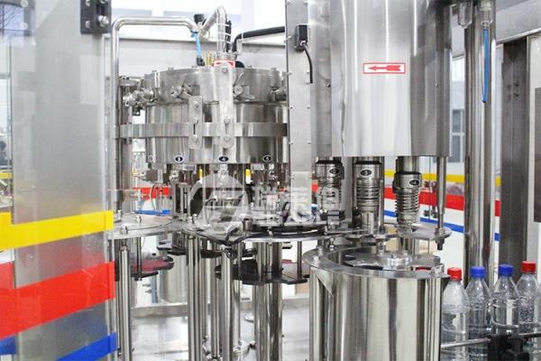 Planta carbonatada do refresco do tampão de parafuso/máquina de engarrafamento carbonatada da bebida