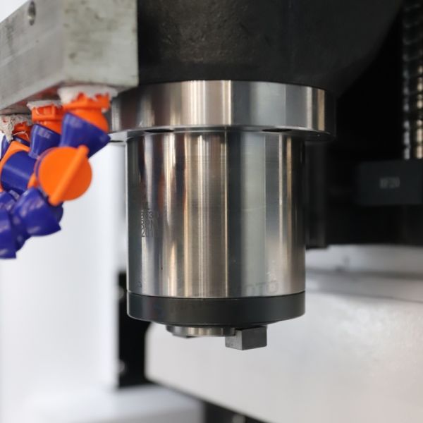 MT550 CNC Metal Mould Engraving Milling Machine 500x400mm 6000rpm