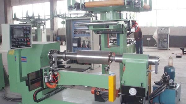 Machine à éplucher des barres d'acier rondes semi-automatique alliage inoxydable à carbone léger 0 - 15 m/min