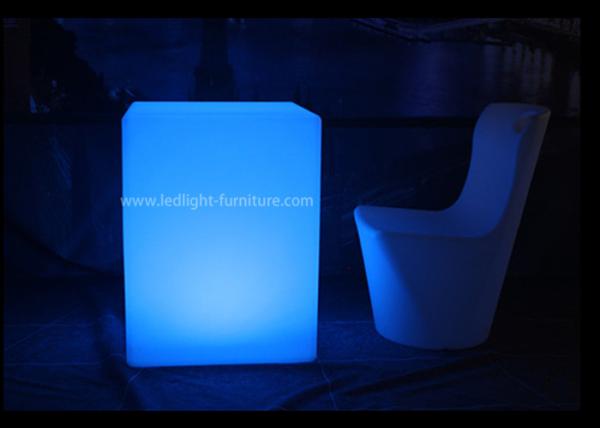 O diodo emissor de luz durável ilumina acima a tabela 45*45*110 Cm do cubo para a decoração do casamento/banquete