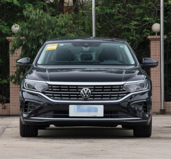 Sedan médio do assento da porta 5 do carro 280TSI 4 de Volkswagen Passat 2023