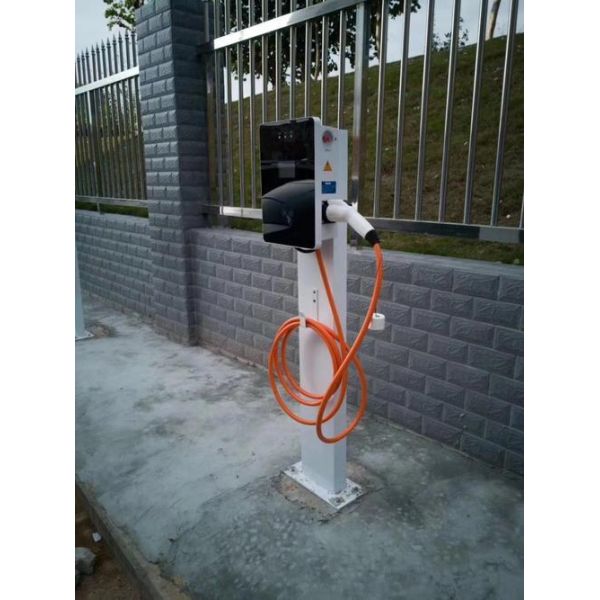 Photovoltaic Energy Storage System with Integrated Generation-Storage-Consumption for Peak Shaving and Uninterrupted Power Supply