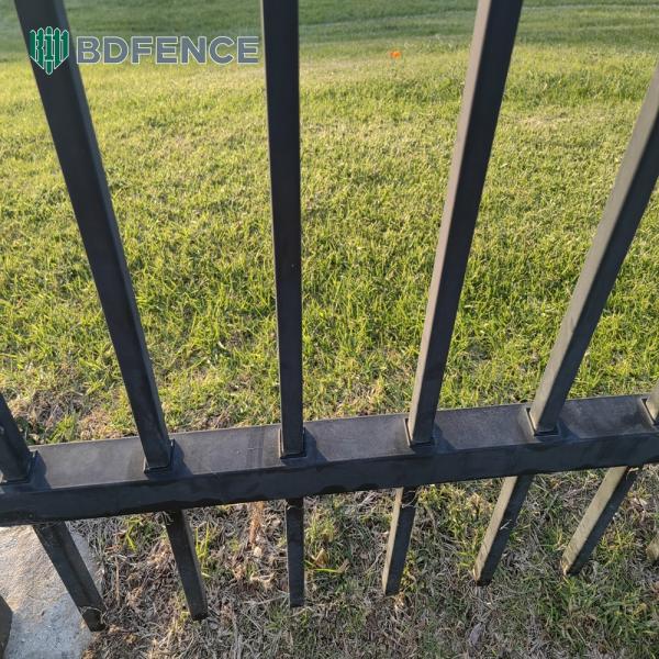 Sloped Ground Powder Coated Tubular Fencing Adjustable Feet