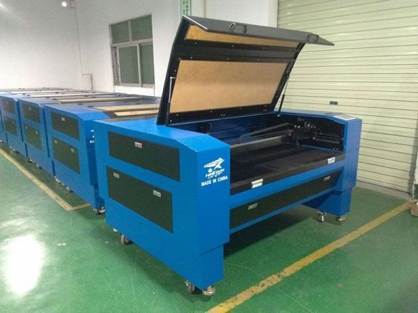 máquinas de grabado del corte del laser del CO2 220V para el botón, Shell