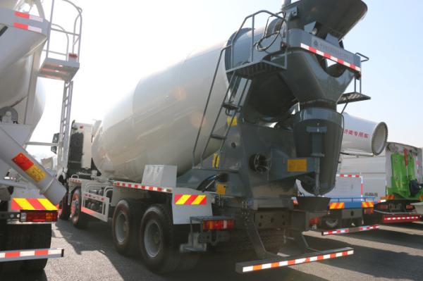 8×4 12m3 - 16m3 Concrete Mixer Truck Sinotruk Howo With External Force Resistance