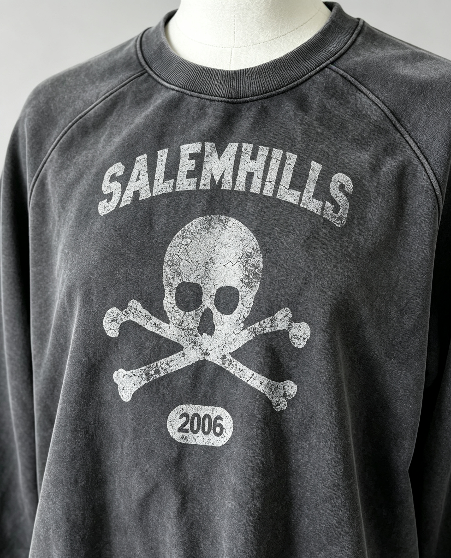 Vintage Washed Raglan Crewneck Sweatshirt Skull Graphic Cropped Streetwear Pullover With Leopard Patch