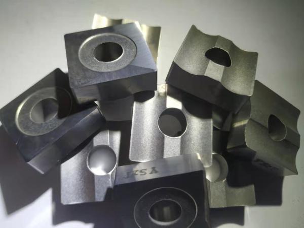YS2T CNC Lathe Cutting Blades 1960 MPa Semi Finishing With Round Hole