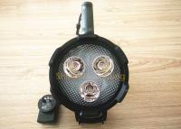 Le projecteur mené rechargeable d'Osram LED, chargeur de véhicule tenu dans la main a mené des lumières de tache