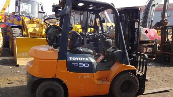 used forklift 3 ton with gas ,used Toyota forklift