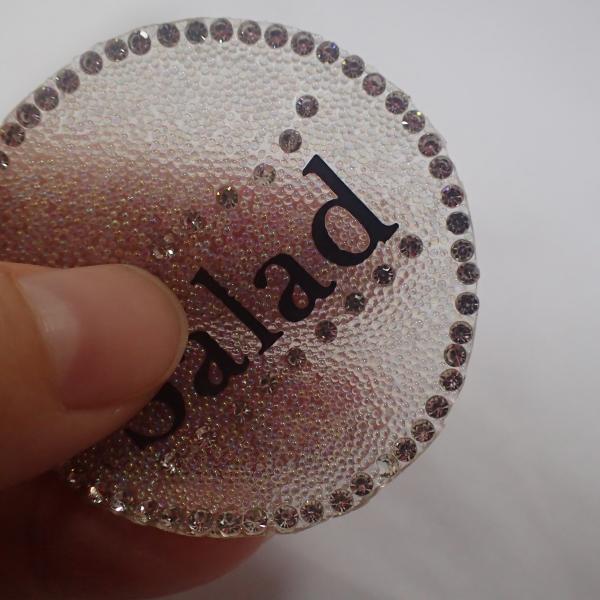 Изготовленный на заказ утюг диаманта на заплатах вышивки одежды фасонирует 3D большой логотип