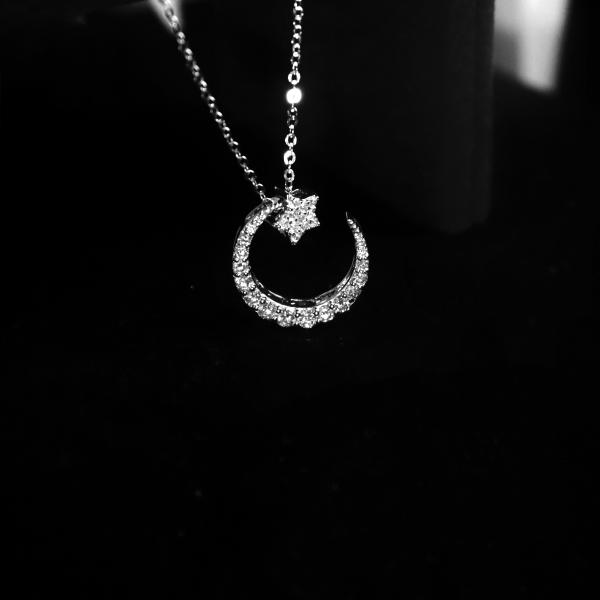 Romantic 18K Gold Crescent Moon Star Lab-Grown Diamond Necklace Wholesale for Lovers White Gold with VVS Clarity for Weddings