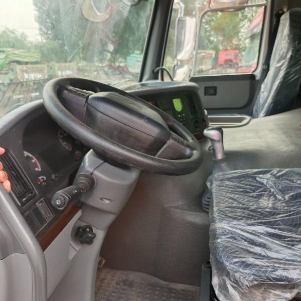 Hydraulic Steering with Power Assistance Used HOWO Cement Concrete Mixer Mixing Tank