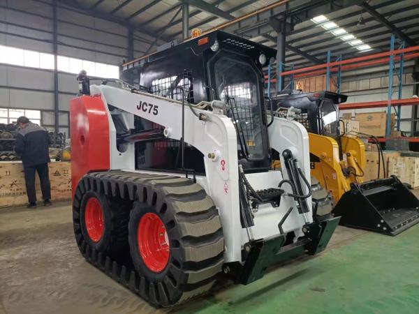 Disc Trencher and Rock Saw Tracked Skid Steer Loader with Powerful HANSA Hydraulic Pump